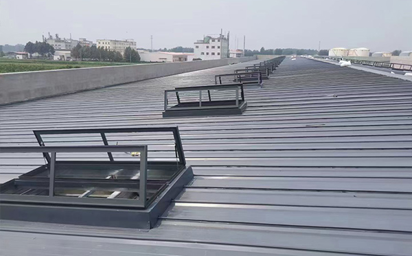 某中学室内体育馆庆阳排烟窗改造项目