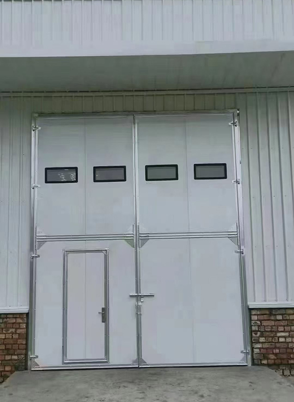 庆阳工业门在设备装配车间出入口的实施记录